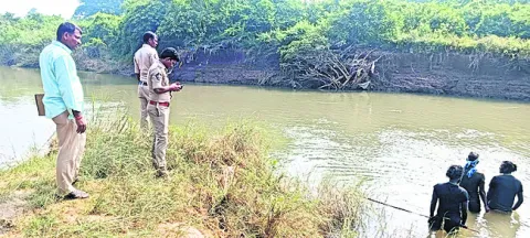 పెద్దేరులో యువకుడు గల్లంతు 