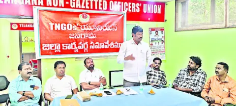 పెండింగ్‌ బిల్లులు విడుదల చేయాలి