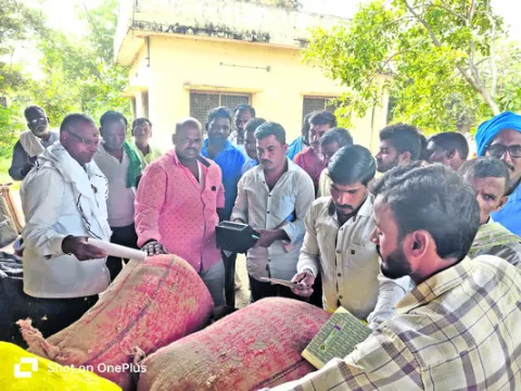 అధికారుల తీరుపై రైతుల ఆగ్రహం