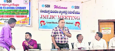 ఆర్థికాభివృద్ధికి రుణాలు
