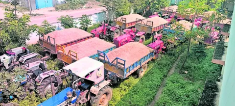 పది ఇసుక ట్రాకర్ల పట్టివేత 