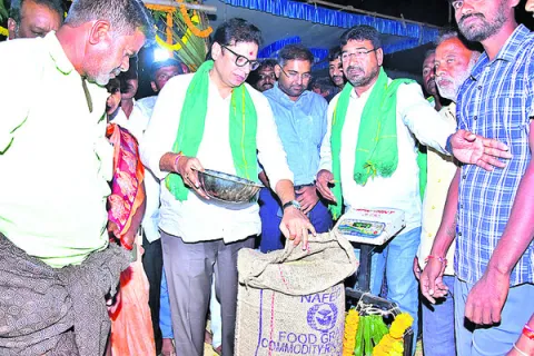 రైతులకు జవాబుదారీగా ఉండాలి 