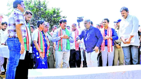 జాతర పనుల నిర్లక్ష్యంపై గరంగరం