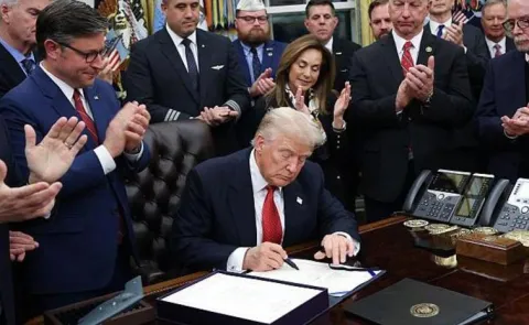 US House passes bill to end government shutdown12