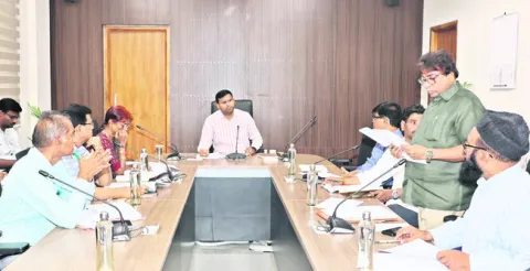 పెండింగ్‌ నిర్మాణ పనులు పూర్తిచేయాలి 