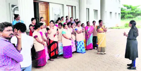 చైర్మన్‌ చొరవతో కార్మికులకు తిరిగి ఉపాధి 