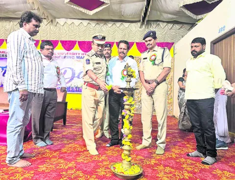 విద్యార్థుల ప్రతిభకు    వేదిక ఫ్రెషర్స్‌ డే 