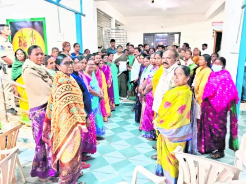 సమస్యలు పరిష్కరించాలని వినతి
