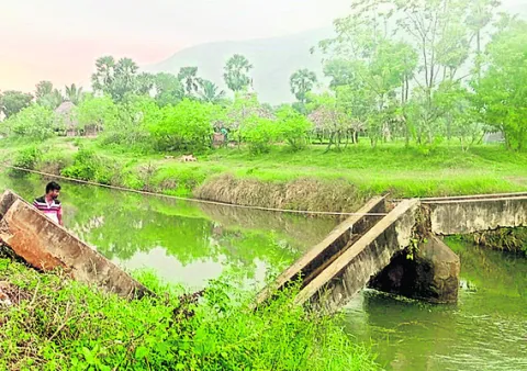 కూలిన స్లూయిజ్‌ 