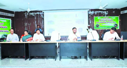 మూడు వేల ఎకరాల్లో ఆయిల్‌పామ్‌ 