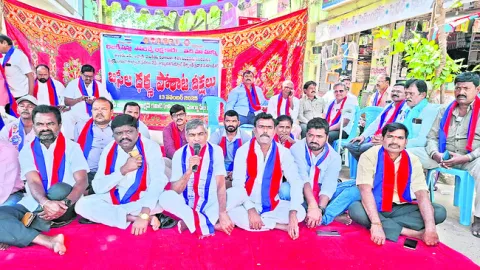 42 శాతం రిజర్వేషన్లు అమలు చేయాలి