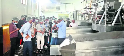 అక్షయపాత్రను సందర్శించిన యువ పారిశ్రామికవేత్తలు