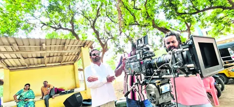 సినీ రంగానికి ఎదిగిన మునగపాక ఖ్యాతి 