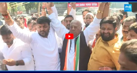 V Hanumantha Rao Superb Dance In Congress Victory Celebrations 2
