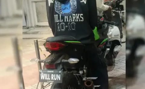 Maharashtra Pune Biker Catch Me Challange Police Did This Viral