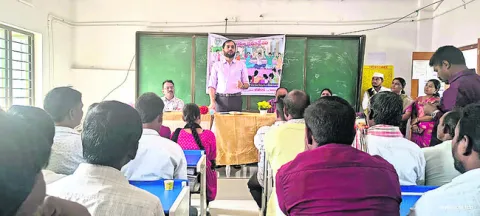 నాణ్యమైన విద్యను అందించాలి