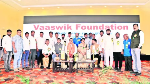 యువత సామాజిక సేవలో ముందుండాలి