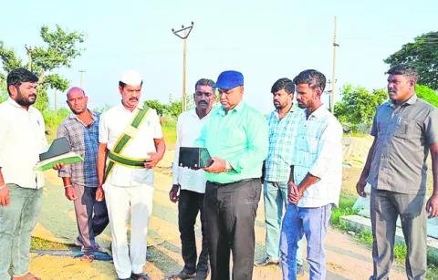 లక్ష మెట్రిక్‌ టన్నుల ధాన్యం కొన్నాం