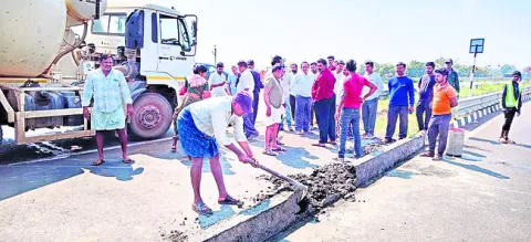 నాలుగు గ్రామాల రోడ్డును మూసివేస్తే సహించం 
