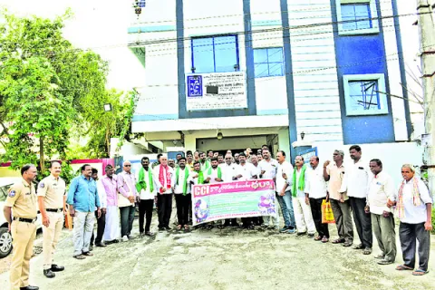 రైతుల సమస్యలు పరిష్కరించాలి 