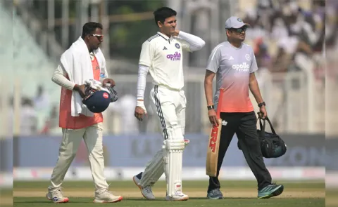 Shubman Gill suffers injury scare in IND vs SA 1st Test, retires hurt on Day 25