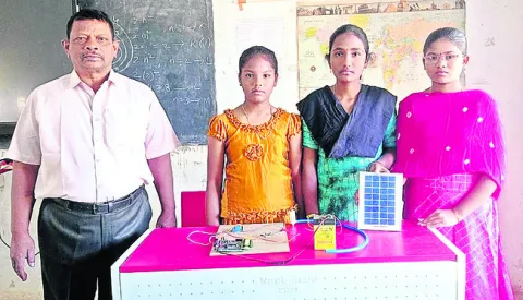 సైన్స్‌ ప్రాజెక్టుల ప్రదర్శనలో మెరిసిన చీమలవాగుపల్లి వి