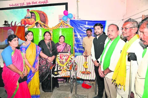 బిర్సా ముండా మహనీయుడు