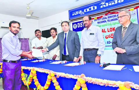 లోక్‌ అదాలత్‌లో 2,921 కేసులు పరిష్కారం