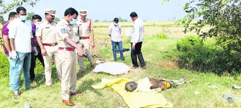 గుర్తుతెలియని వ్యక్తి  మృతదేహం లభ్యం