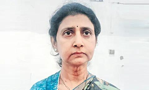 Yerneni Janakiramaiah Daughter Rajarajeshwari Complaint On  BJP leader Dilip