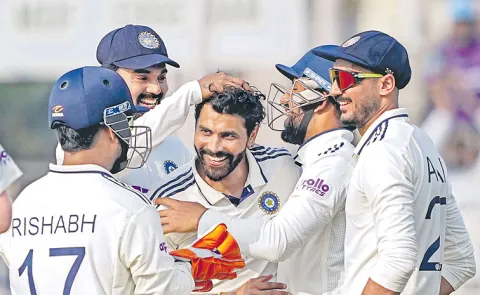 South Africa lead by 63 runs5