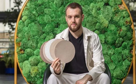 Ukrainian Valentyn Frechka: The transformation of fallen leaves into eco paper12