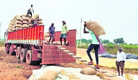 ‘వరి’ంచని ధర.. 
