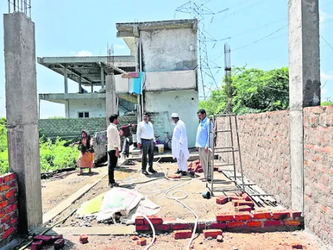 నిర్మించుకోకుంటే ఇల్లు రద్దే