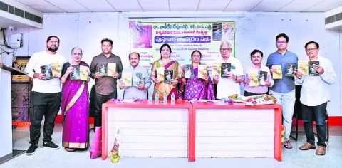 ‘విశ్వ పరీమళ వీచిక’లో అందమైన పదబంధాలు