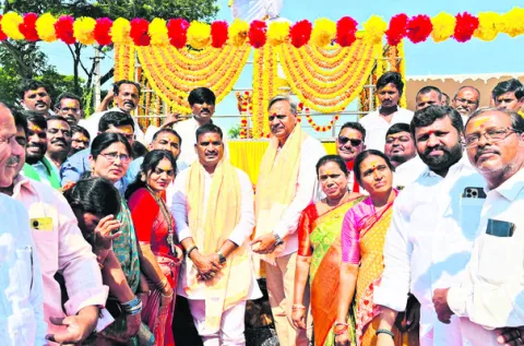 దొడ్డి కొమురయ్య ఆశయాలను కొనసాగిస్తాం