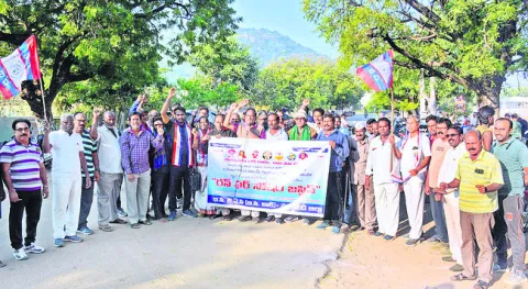 42 శాతం రిజర్వేషన్లు సాధిస్తాం