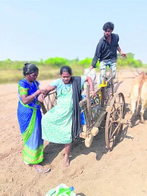 వంతెన లేక.. అంబులెన్స్‌ రాక