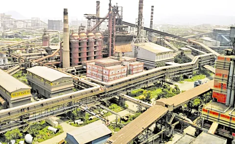 Steel Plant Workers Fires On Chandrababu: Andhra Pradesh