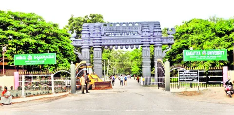 డిగ్రీ సెమిస్టర్ల పరీక్షలకు ఏర్పాట్లు పూర్తి
