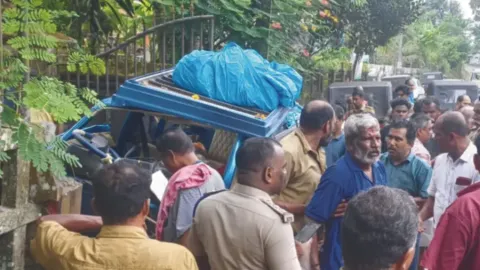 karnataka pilgrims vehicle met with an accident