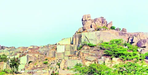 పిండవుతున్న పచ్చని కొండలు