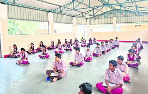 స్టడీ అవర్స్‌ సరే.. అల్పాహారమేదీ?