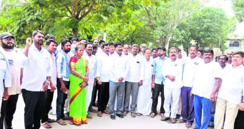 ఐదుకల్లులో అక్రమ మైనింగ్‌ ఆపండి 