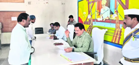 అర్జీల పరిష్కారంలో జాప్యం వద్దు 