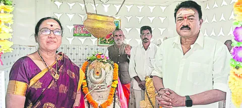 సోమేశ్వరుని సన్నిధిలో       సినీ నటుడు గౌతంరాజు 