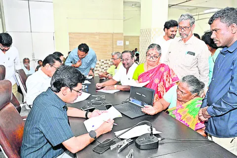 అర్జీదారుల అసంతృప్తి 