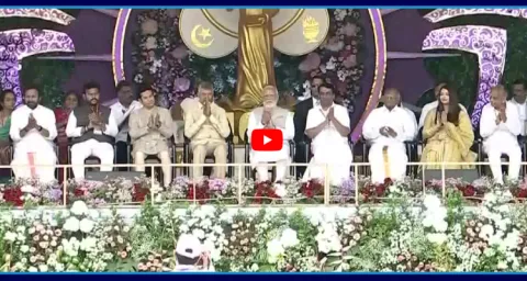 Aishwarya And Sachin Tendulkar In Puttaparthi