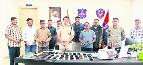 పోగొట్టుకున్న 41 మొబైళ్లు అందజేత
