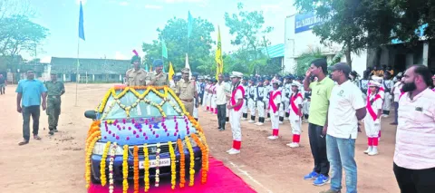 విద్యార్థులు చదువుతోపాటు క్రీడల్లో రాణించాలి 